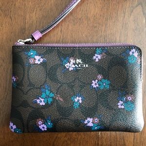 COACH Corner Zip Wallet